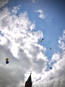 zehnte Friedensdemo Bitterfeld Luftballons